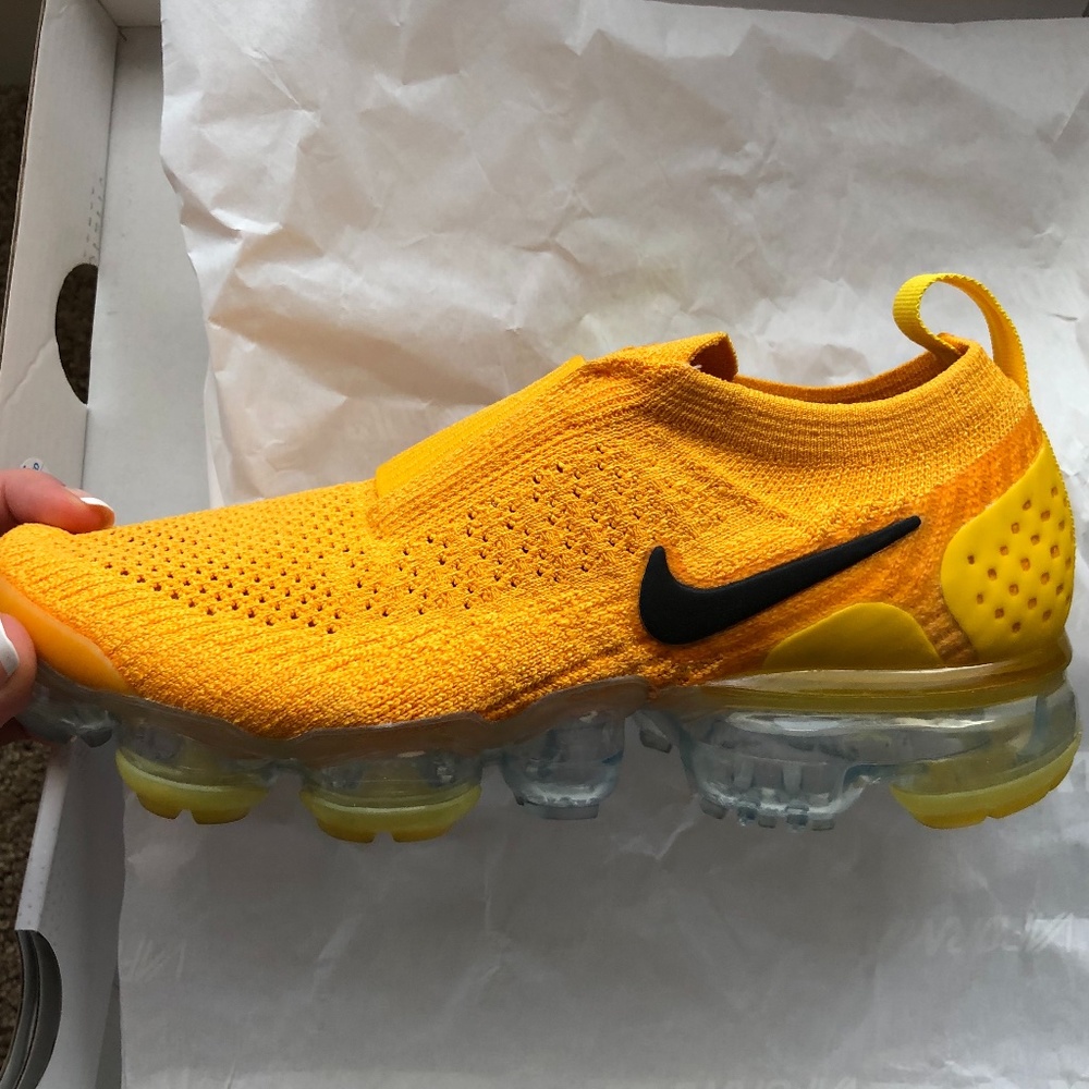 Nike Air VaporMax Moc 2 Womens University Gold